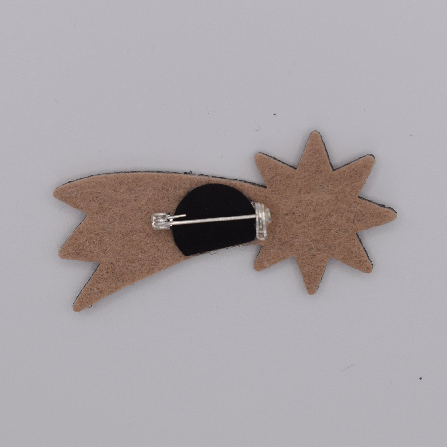 A shooting star bronze hair brooch for girls. Glittery. Back view. Made by Luciole et Petit Pois