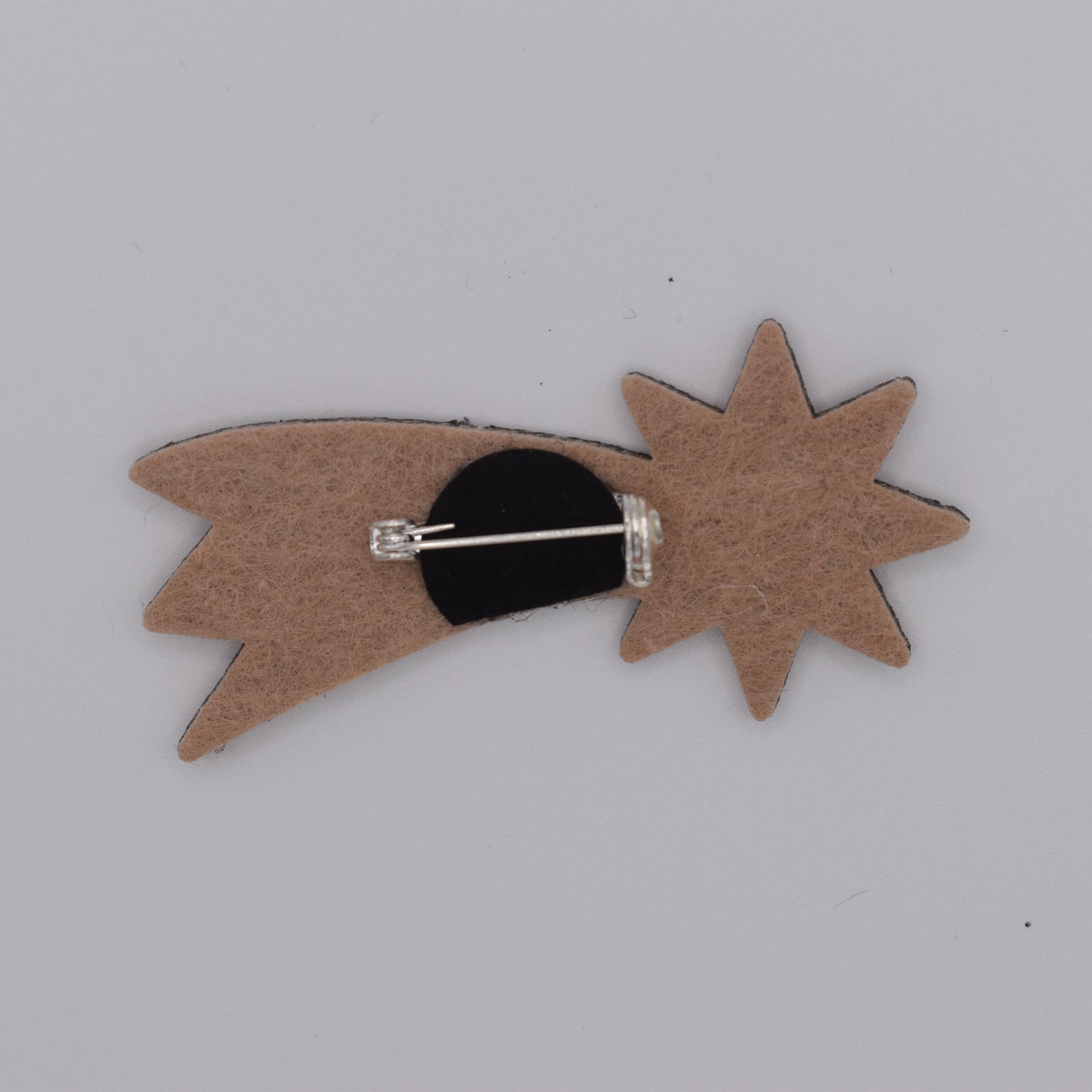 A shooting star bronze hair brooch for girls. Glittery. Back view. Made by Luciole et Petit Pois