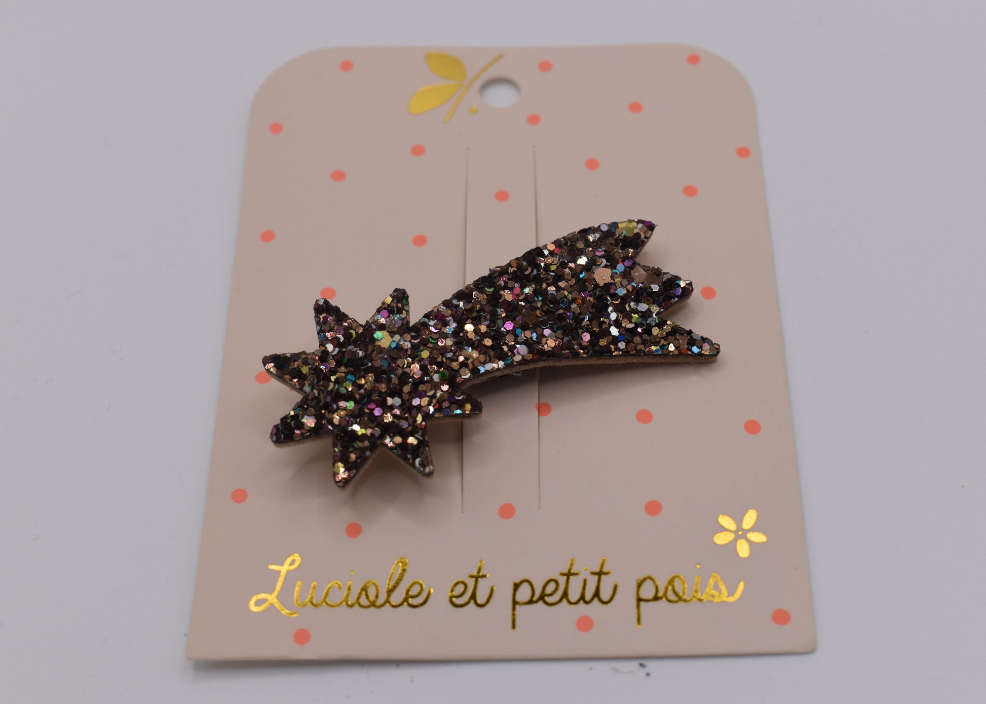 A shooting star bronze hair brooch for girls. Glittery. Front view. Made by Luciole et Petit Pois