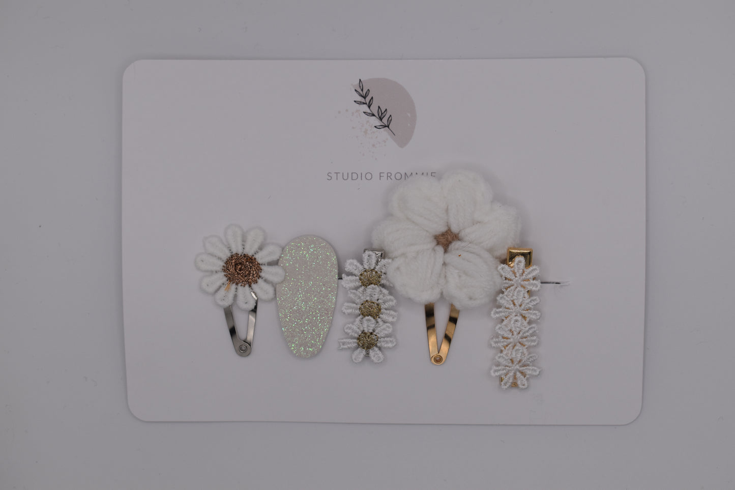A set of flower and daisy hair clips for girls. White colour. Made by Studio Frommie. Top view
