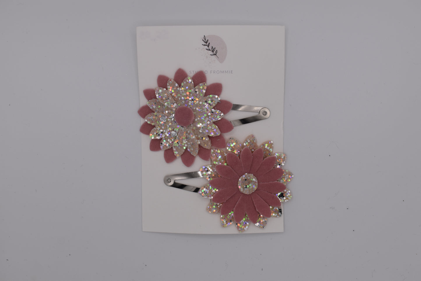 A glittery flower hair clip set for girls. Pink and silver colour. Top view. Made by Studio Frommie