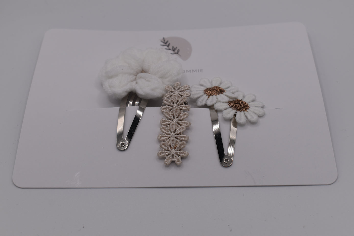 Girl's flower hair clip set. Front view. By Studio Frommie.