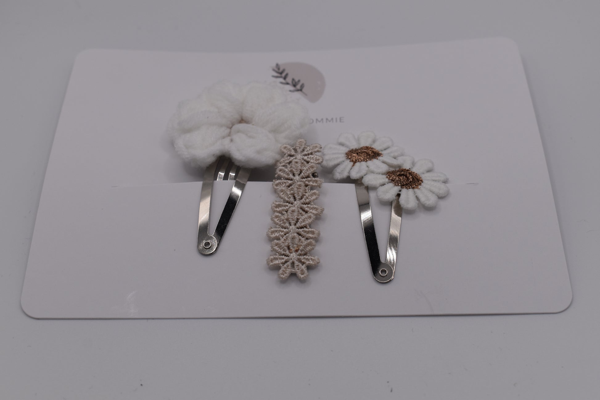 Girl's flower hair clip set. Front view. By Studio Frommie.