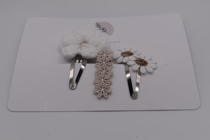 Girl's flower hair clip set. Front view. By Studio Frommie.
