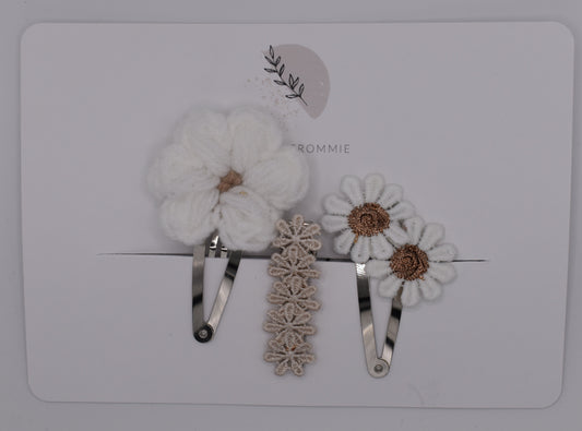 Girl's flower hair clip set. Top view. By Studio Frommie.
