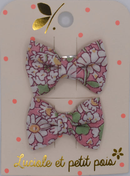 A pair of liberty bow hair clips in Alice Peach pattern. Floral design. Top view. Made by Luciole et Petit Pois