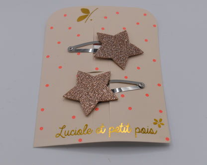 A pair of glitter star hair clips for girls. Pink colour. Front view. Made by Luciole et Petit Pois