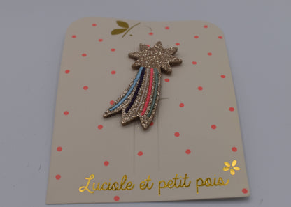 A glitter shooting star hair clip for girls. Pink and multicoloured. Front view. Made by Luciole et Petit Pois